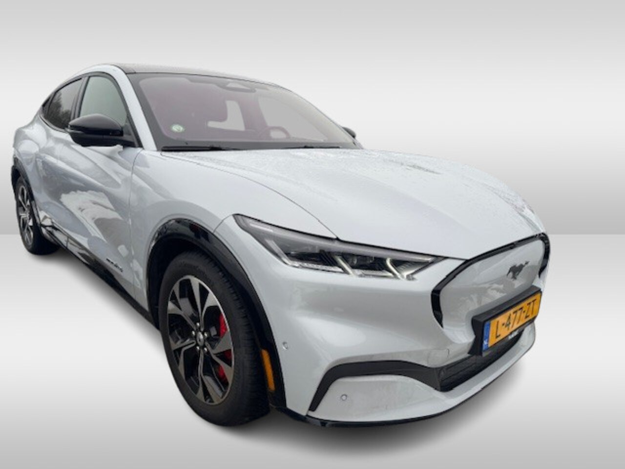 Ford Mustang Mach-E - AWD 75 kWh / SOH 93,4% / Panoramadak / Camera / Leder / 19'' / B&O / Keyless / DAB / Dodeh - AutoWereld.nl