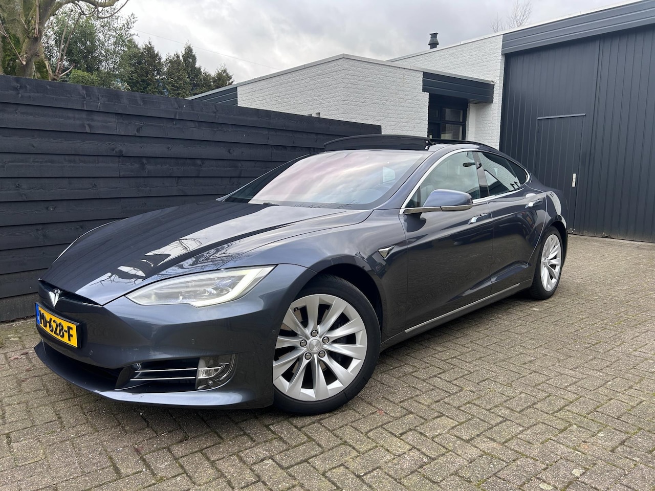 Tesla Model S - 75D Base 75D Base, BTW, SOH 97%, Enhanced Autopilot, Pano, Carbon, Leder, CCS, 1e Eigenaar - AutoWereld.nl