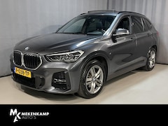 BMW X1 - sDrive18i High Executive M Sport 18"/Panoramadak/Trekhaak/Camera/Stoelverwarming/Sportstoe