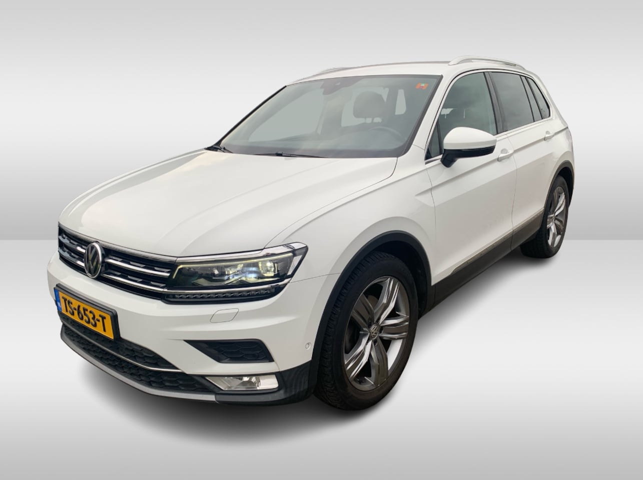 Volkswagen Tiguan - 1.4 TSI ACT Highline / Camera / Virtual Cockpit / Dynaudio / CarPlay / 19'' / Dodehoek / D - AutoWereld.nl
