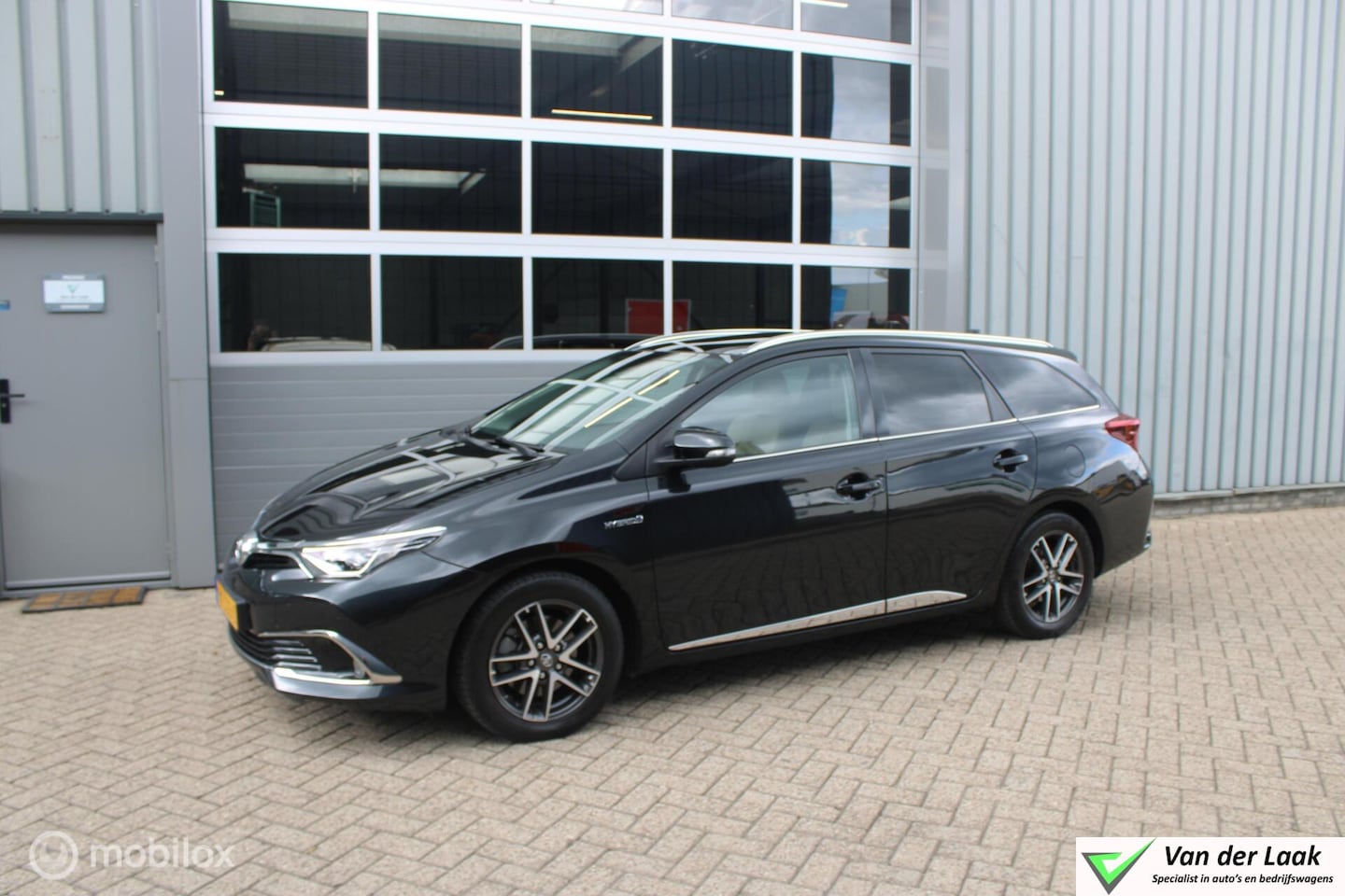 Toyota Auris Touring Sports - 1.8 Hybrid Lease pro | Beige Leer | Panoramadak | Full Led | Parkeersensoren. - AutoWereld.nl