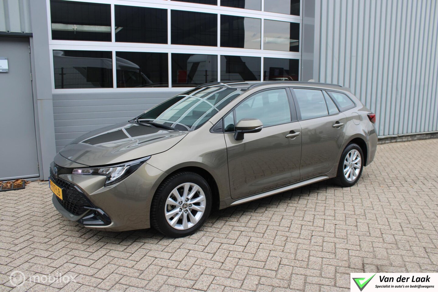 Toyota Corolla Touring Sports - Hybrid 140 Active 1e Eig | NL Auto | Boekjes. - AutoWereld.nl