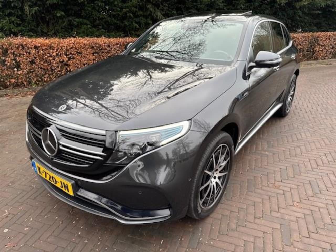 Mercedes-Benz EQC - 400 4MATIC 80KWH BUSINESS SOLUTION AMG TREKHAAK/SCHUIF- KANTELDAK/LEER/LED/HUP/360CAM/ACAR - AutoWereld.nl