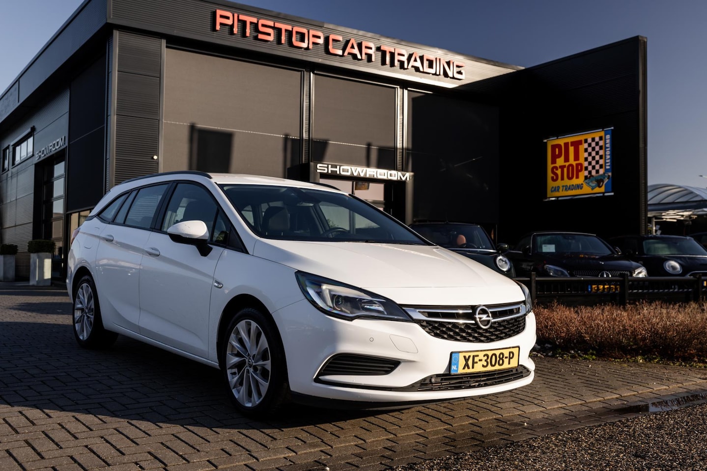 Opel Astra Sports Tourer - 1.0 Turbo Online Edition, 105 PK, NL Auto, Cruise, Trekhaak! - AutoWereld.nl