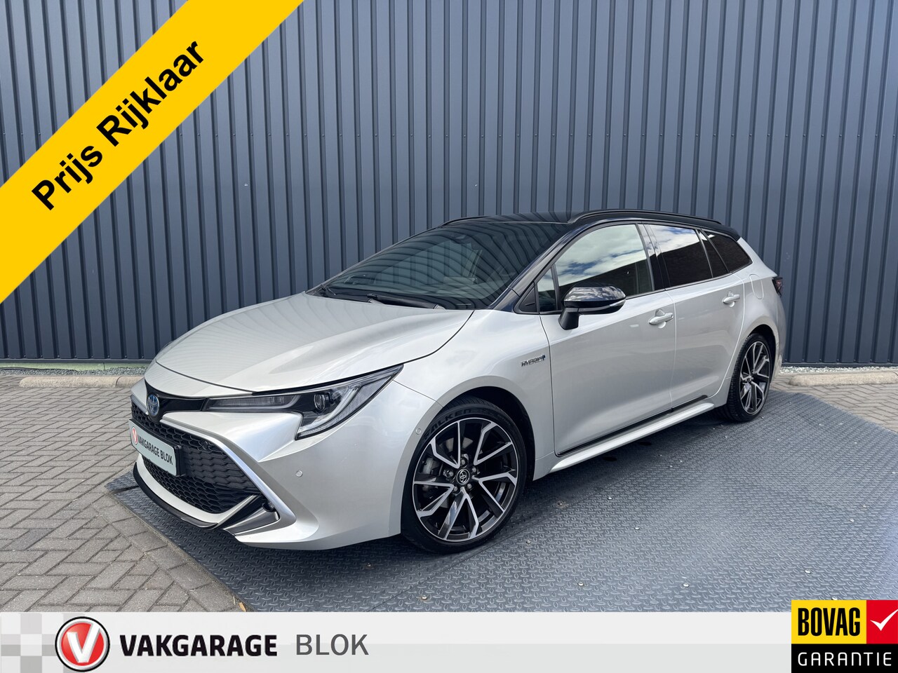 Toyota Corolla Touring Sports - 2.0 Hybrid Executive / Bi tone | JBL | Head-up | 18 inch | PDC | Rijklaar!!! - AutoWereld.nl