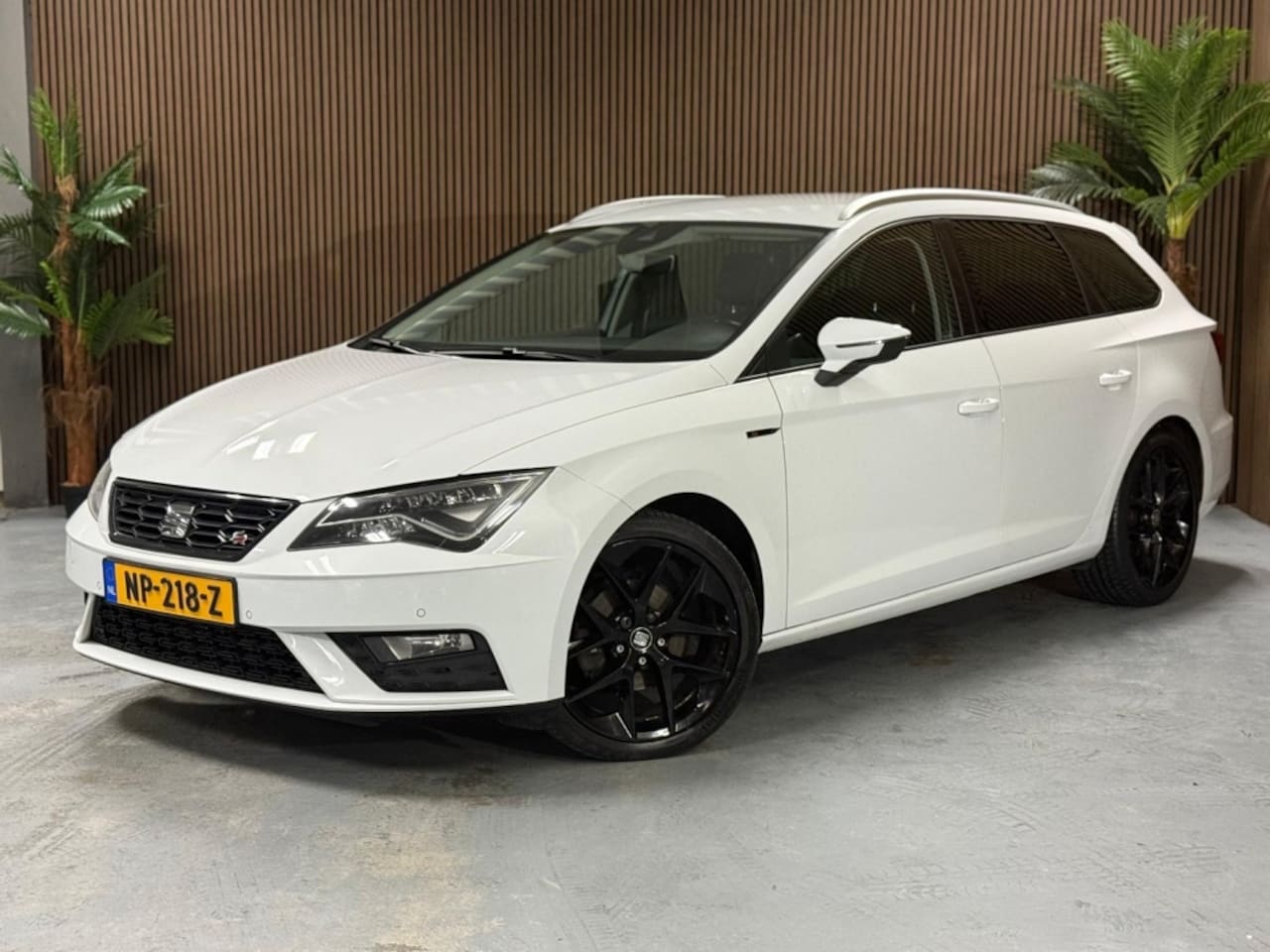 SEAT Leon ST - 1.0 EcoTSI St. BnsI. FR - AutoWereld.nl