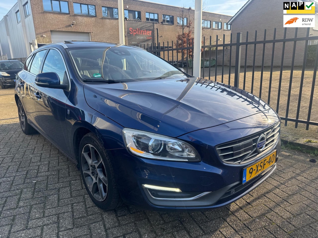 Volvo V60 - 2.0 D4 Ocean Race Schuifdak, Camera, Leder - AutoWereld.nl