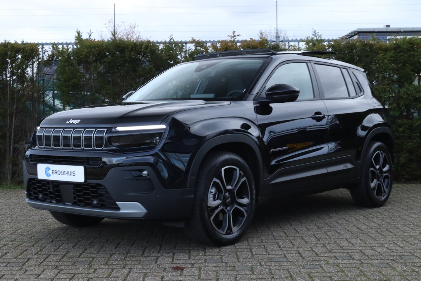 Jeep Avenger - E Summit | 8 Jaar Garantie | Warmtepomp | Panoramadak | Winter pack | Keyless | Navigatie - AutoWereld.nl