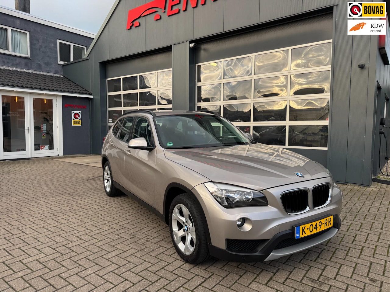 BMW X1 - SDrive20i Business+/ Camera / Trekhaak . - AutoWereld.nl