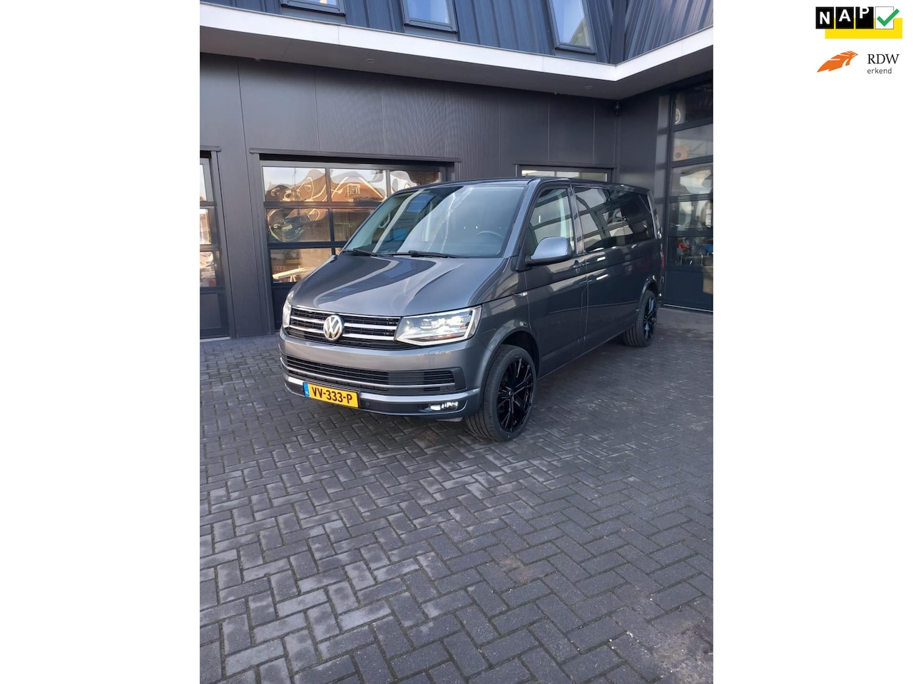Volkswagen Transporter - 2.0 TDI L2H1 DC Highline DSG - AutoWereld.nl