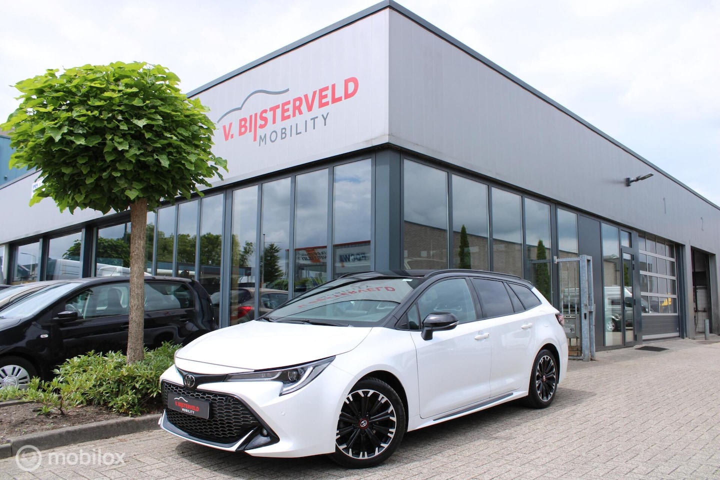 Toyota Corolla Touring Sports - 1.8 Hybrid GR-Sport Half Leder|Carplay|Stoelverwarming|Rijklaar - AutoWereld.nl