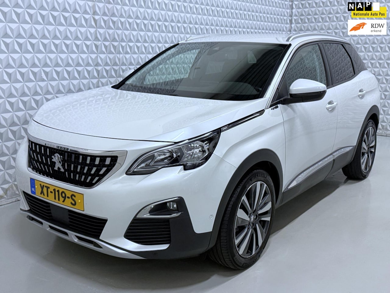 Peugeot 3008 - 1.2 PureTech GT Line + Veel opties! 153.000km (2019) - AutoWereld.nl