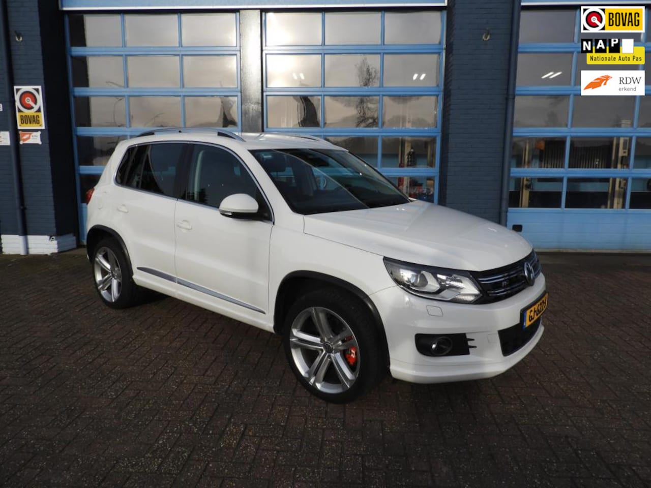 Volkswagen Tiguan - 1.4 TSI Sport&Style R-line Edition Highline trekhaak - AutoWereld.nl