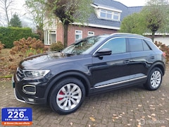 Volkswagen T-Roc - 1.5 TSI Sport , automaat , trekhaak , carplay