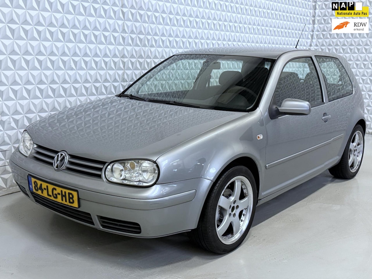 Volkswagen Golf - 1.6-16V met APK Airco Cruise Sportvelgen (2003) - AutoWereld.nl