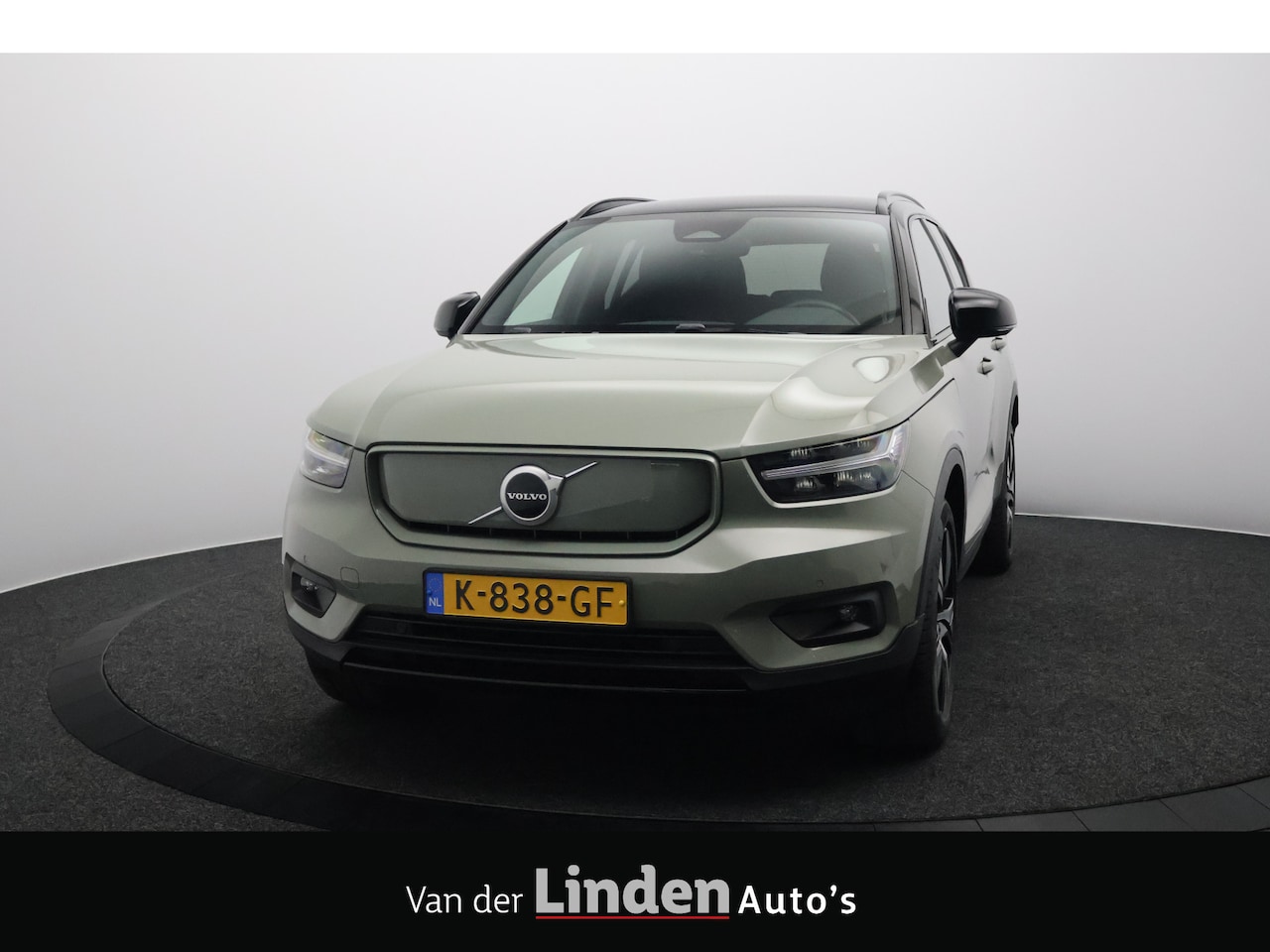Volvo XC40 - Recharge P8 AWD R-Design SOH 93,8% | Warmtepomp | Wegklapbare Trekhaak | Harman/Kardon | C - AutoWereld.nl