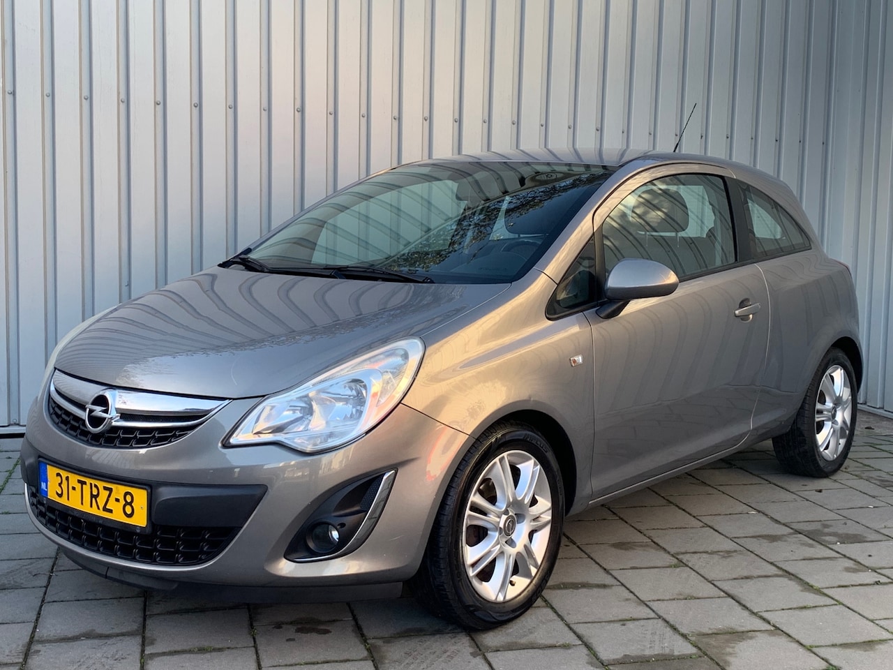 Opel Corsa - 1.2-16V Anniversary Edition 1.2-16V Anniversary Edition - AutoWereld.nl