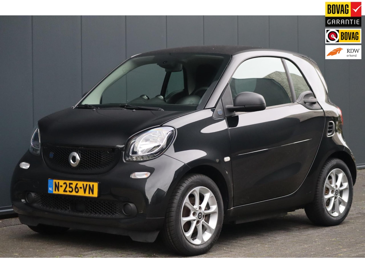 Smart Fortwo - EQ Comfort PLUS 18 kWh | Stoelverwarming | Bluetooth | LMV - AutoWereld.nl