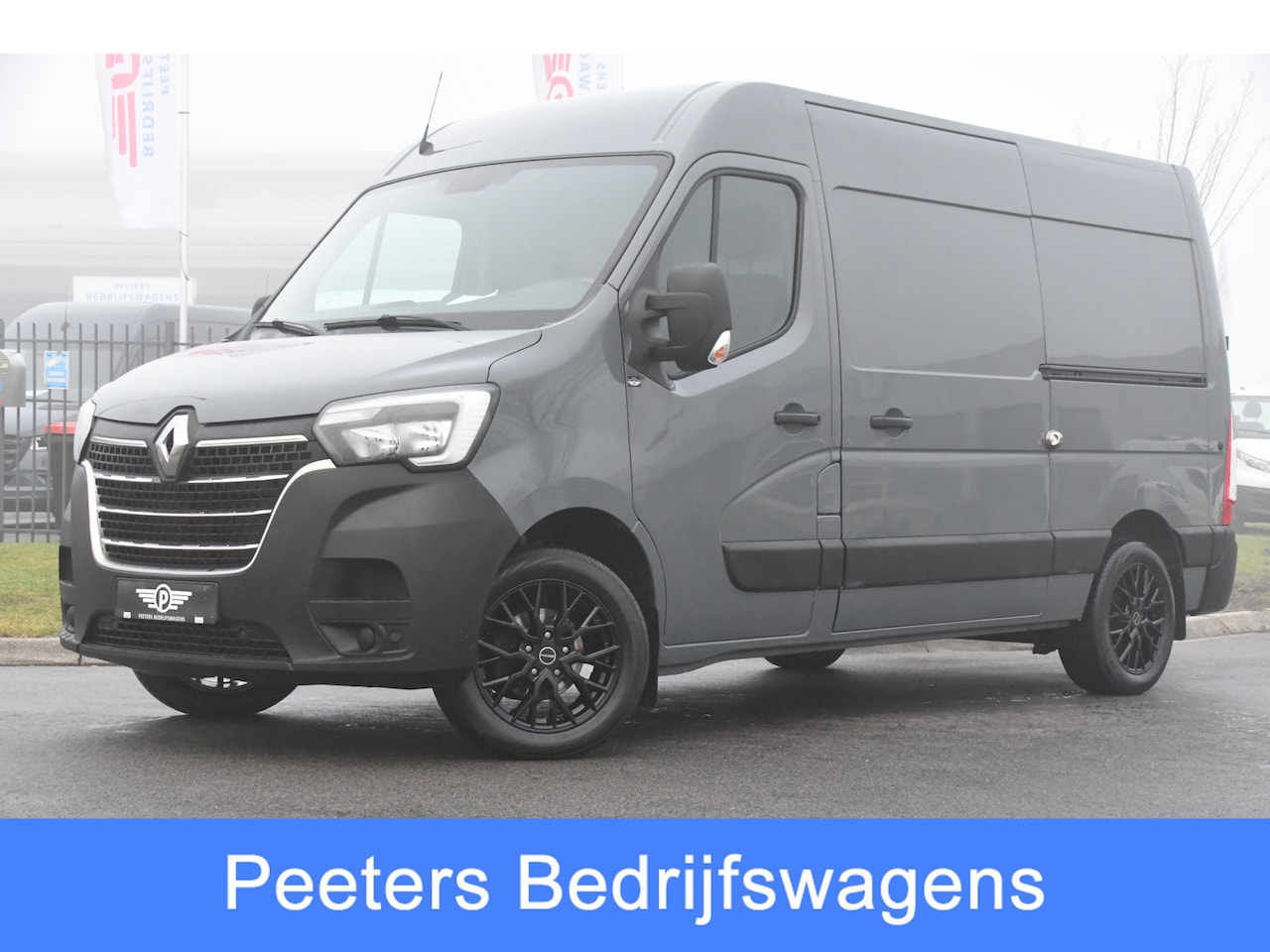 Renault Master - T35 2.3 dCi 135 L2H2 PB Edtion Camera, Cruise, Carplay, 2 x Schuifdeur, Trekhaak, Multimed - AutoWereld.nl