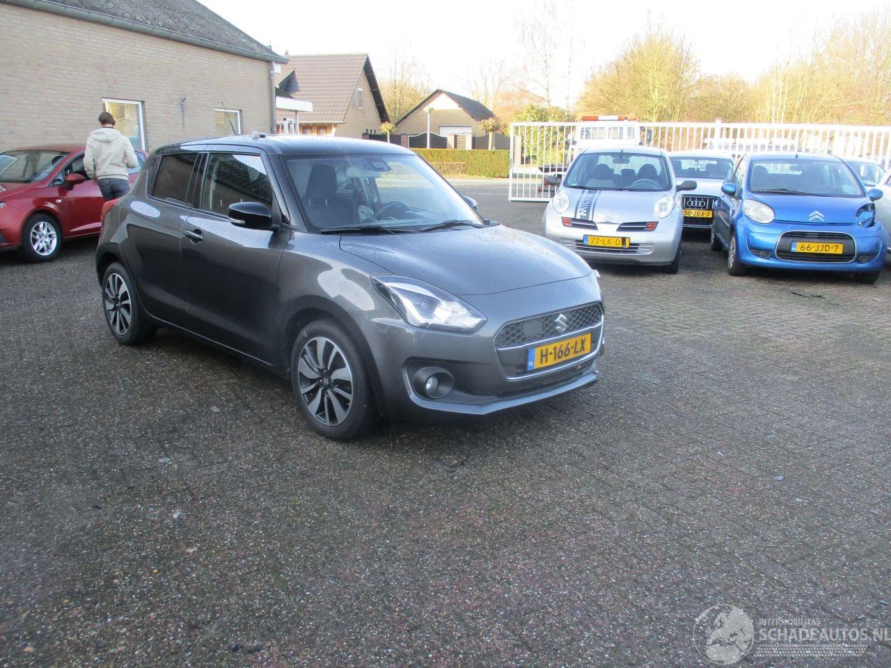 Suzuki Swift - 1.0 Stijl Smart Hybrid NAP REST BPM 800 EURO !!!! - AutoWereld.nl