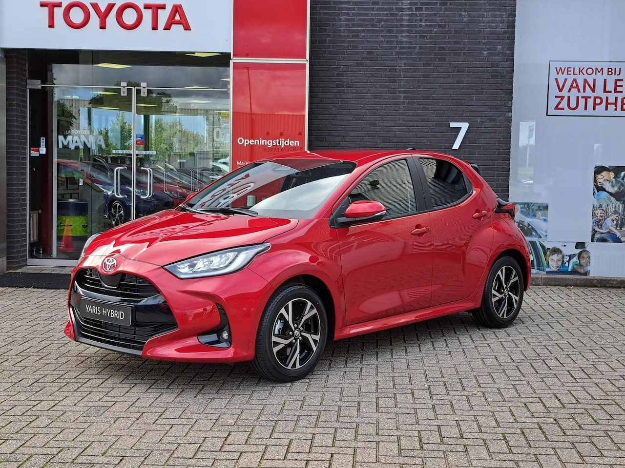 Toyota Yaris - 1.5 Hybrid 115 Dynamic COMFORT PACK PDC STUUR EN STOELVERWARMING DODEHOEK - AutoWereld.nl