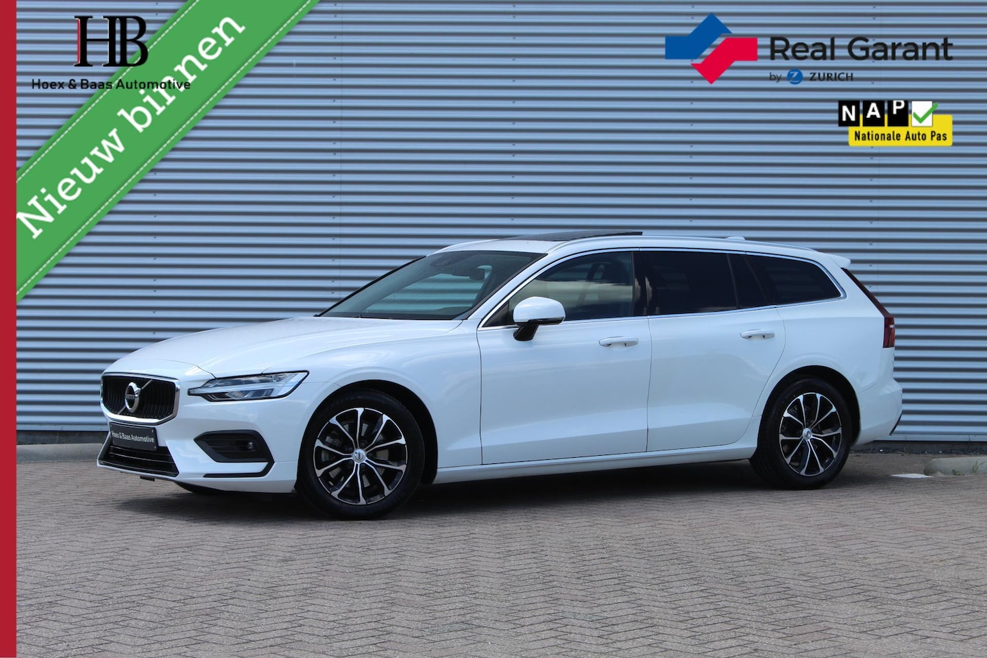 Volvo V60 - 2.0 B3/Pano/Adapt cruise/Bliss/Trekhaak - AutoWereld.nl