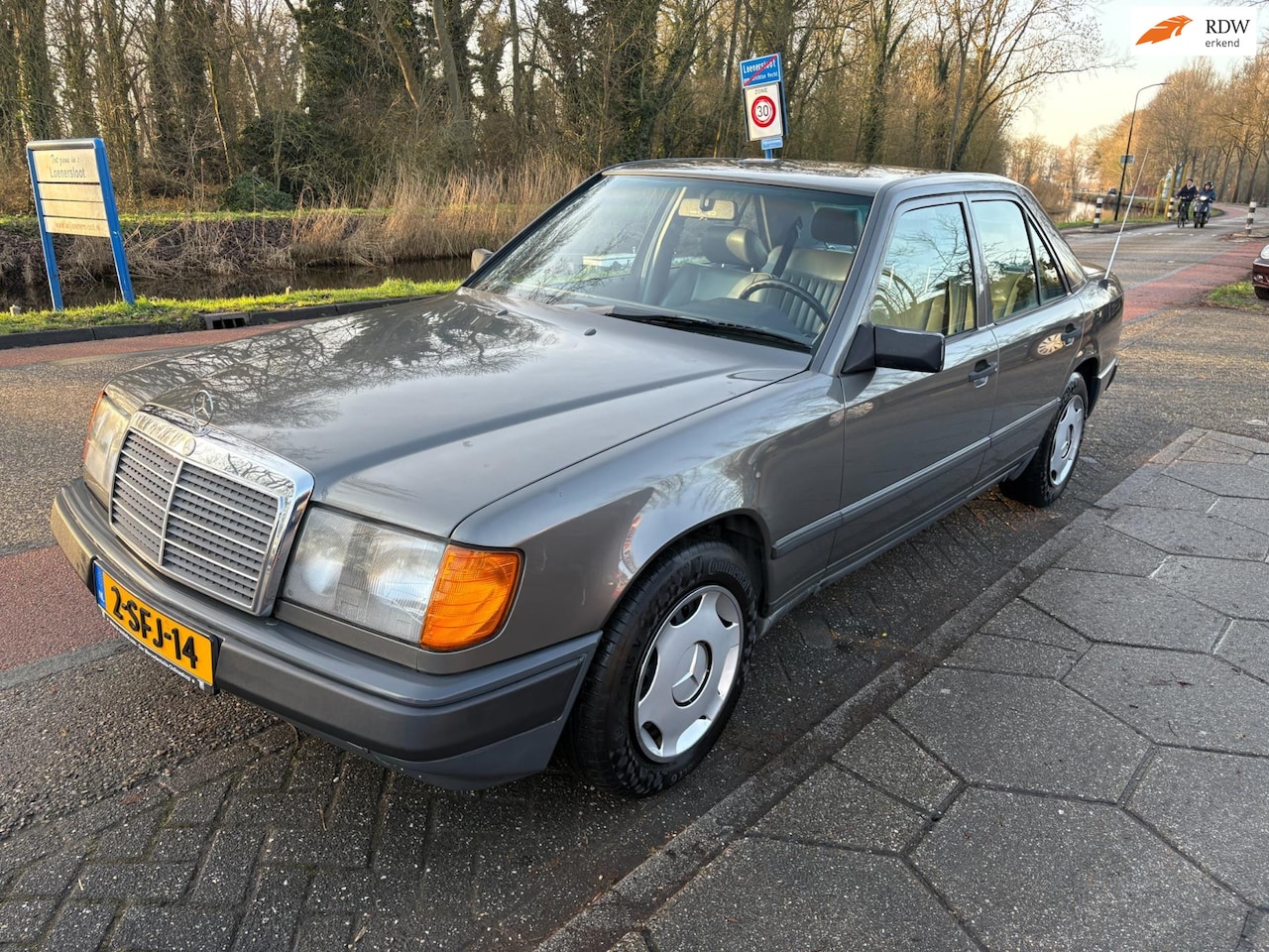 Mercedes-Benz 200-500 (W124) - 300 E AIRCO + LEDER!! - AutoWereld.nl