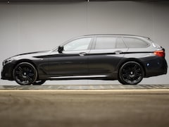 BMW 5-serie Touring - 540i xDrive High Executive (CARPLAY, NAVI, SFEER VERLICHTING, LED, ALCANTARA, STOELVERWARM