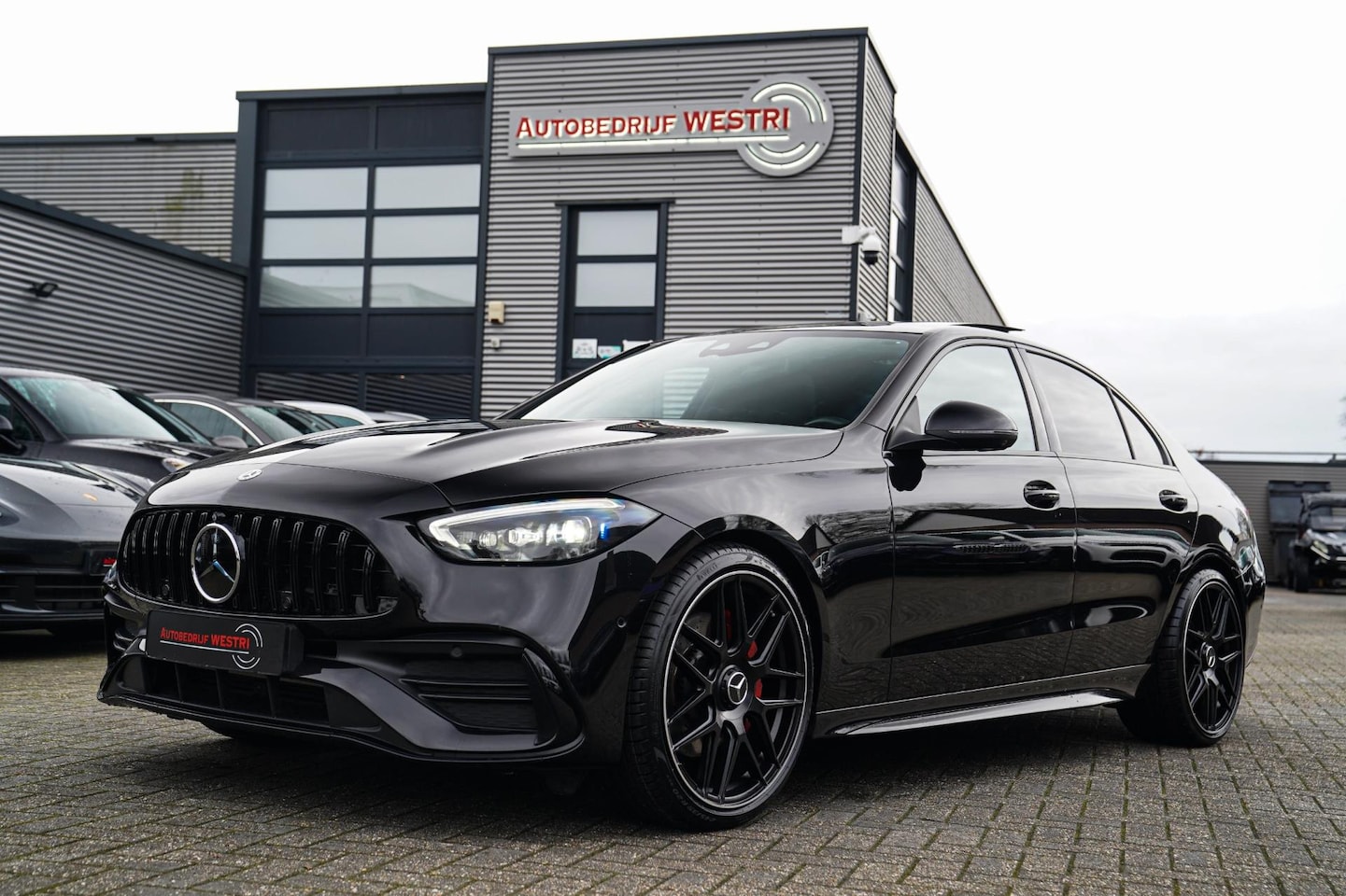 Mercedes-Benz C-klasse - 300 AMG Line | Panorama | Memory | Sfeerverlichting PLUS | C63s Pakket | Massage | 360 cam - AutoWereld.nl