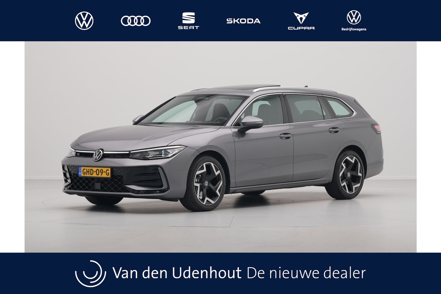 Volkswagen Passat Variant - 1.5 eTSI 150pk R-Line Business Panorama Trekhaak Camera Stoel/Stuurverwarming Massage - AutoWereld.nl