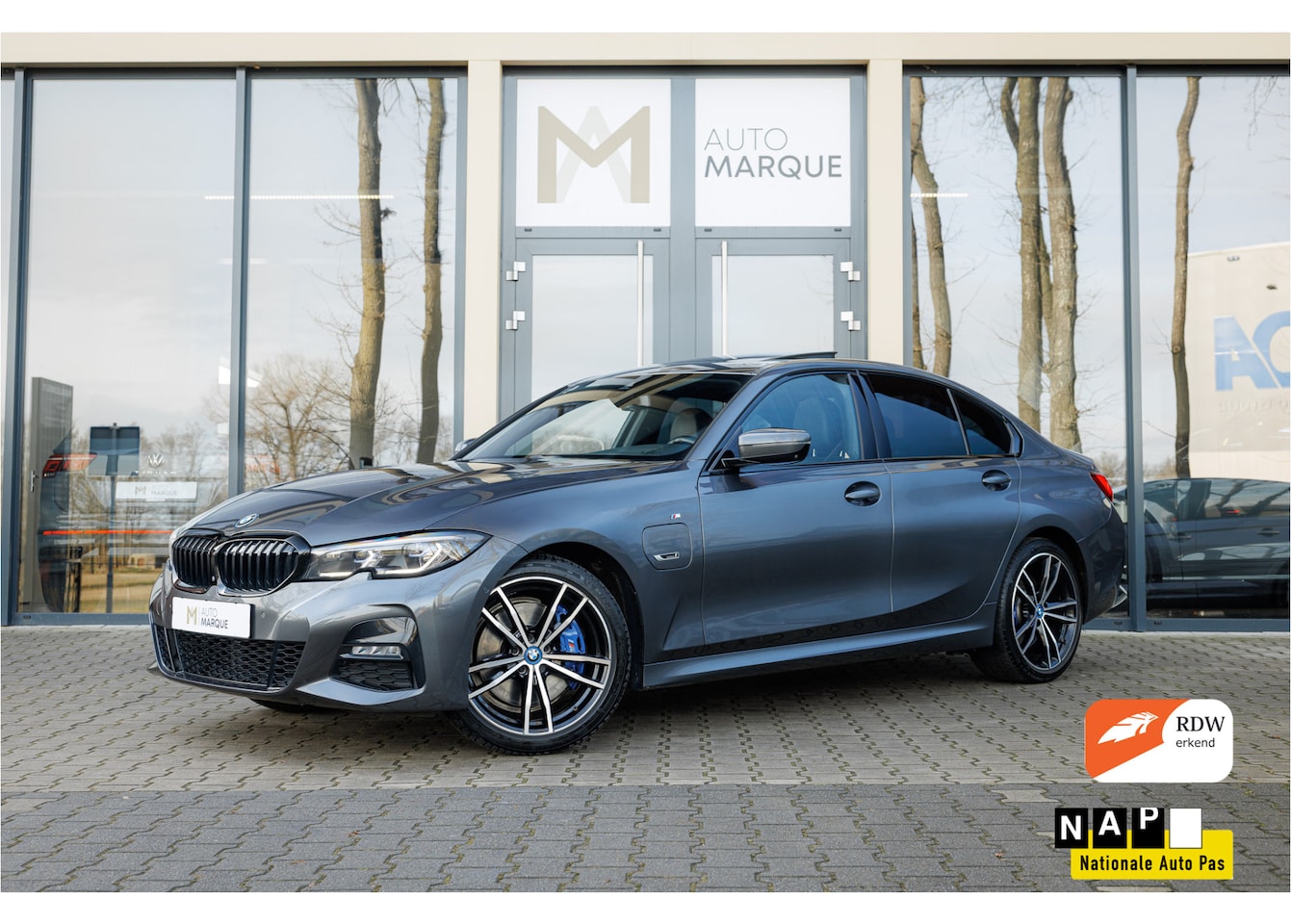 BMW 3-serie - Sedan 330e Aut. | High Executive | M Sportpakket | 19" LM Velgen | Panoramadak | Head-Up D - AutoWereld.nl