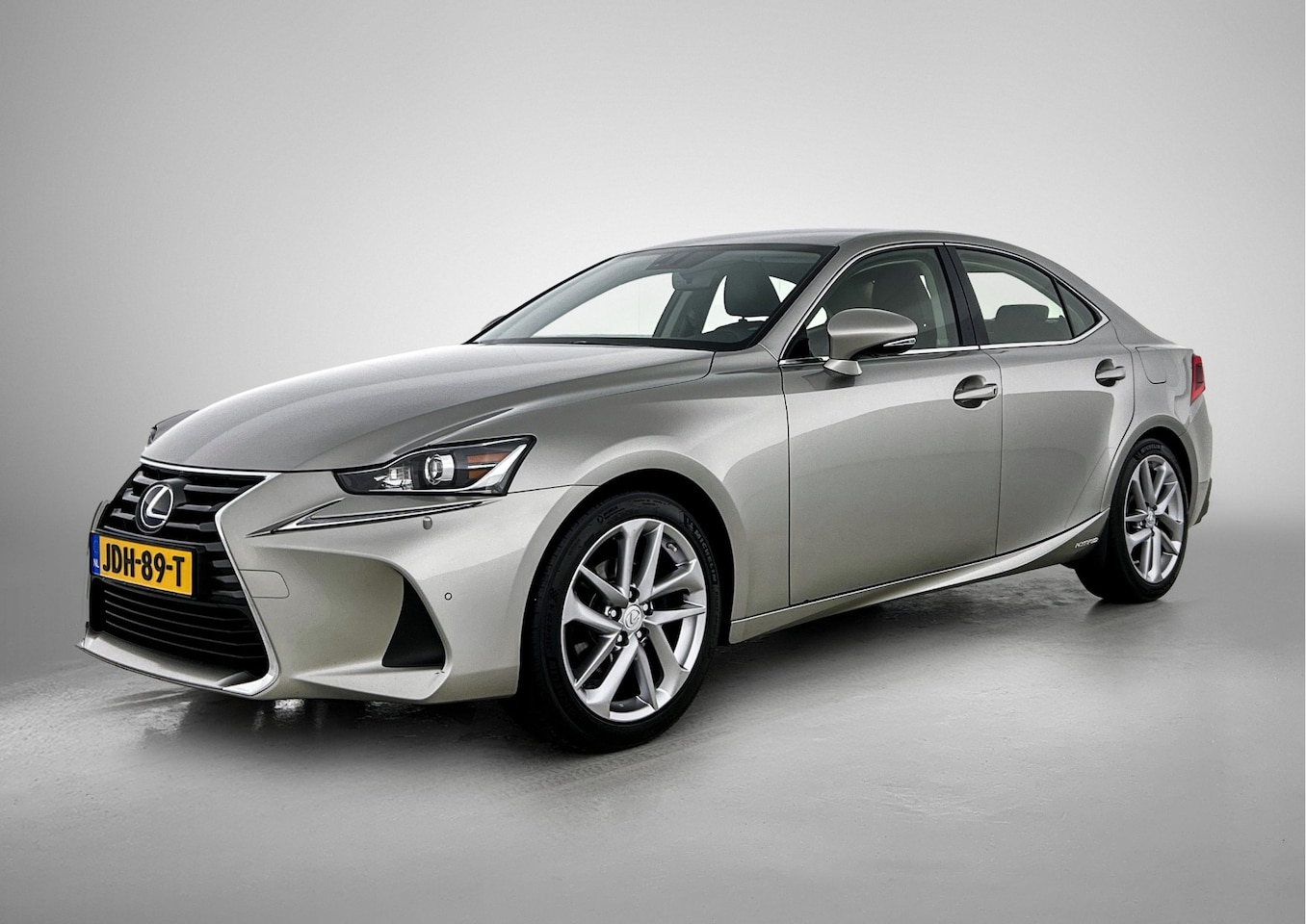 Lexus IS - 300h Hybrid | Achteruitrijcamera | Cruise Control | Stoelverwarming | - AutoWereld.nl