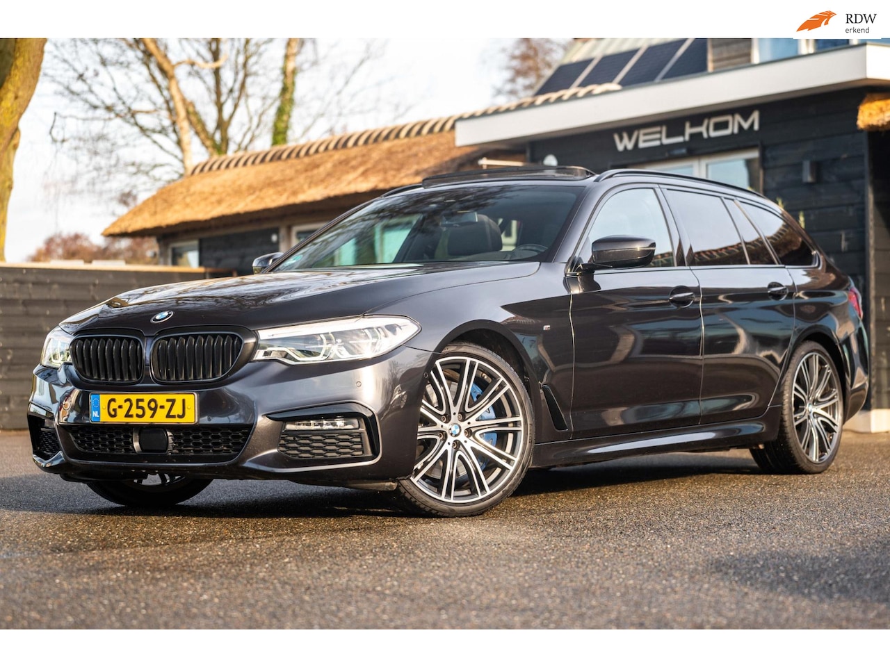 BMW 5-serie Touring - 540i xDrive M-Sport I Panoramadak I Leder I Autopilot I Stoel & stuurverwarming I Trekhaak - AutoWereld.nl