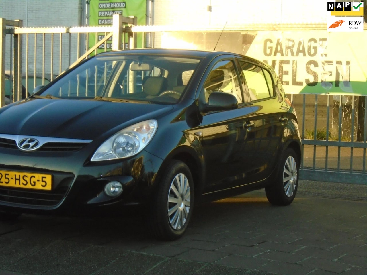 Hyundai i20 - 1.2i DynamicVersion/AIRCO - AutoWereld.nl