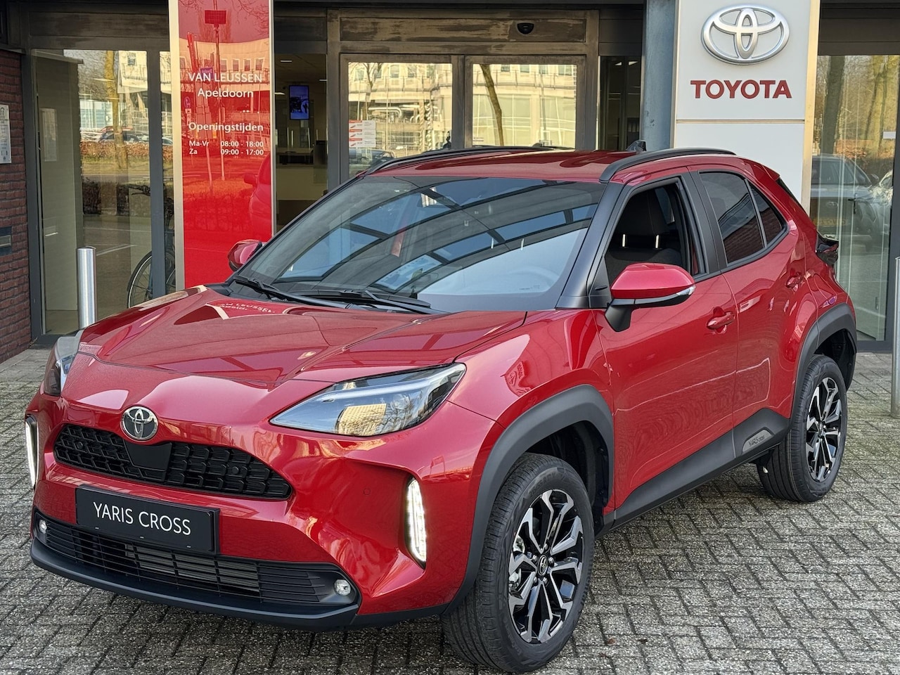 Toyota Yaris Cross - 1.5 Hybrid DYNAMIC 130PK NIEUW DIRECT LEVERBAAR! STOEL/STUURVERW PARK-SENSOREN BLIND SPOT - AutoWereld.nl