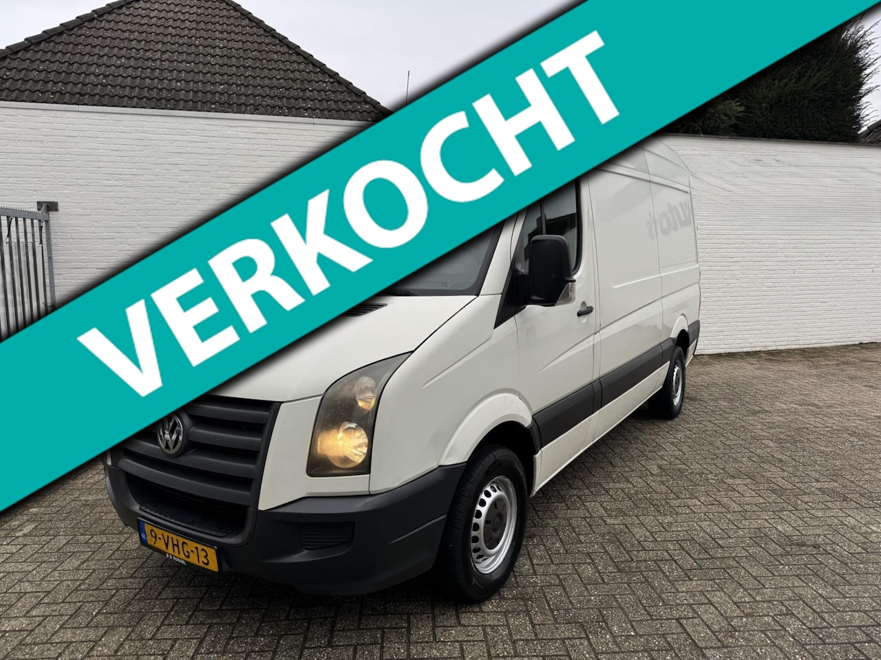 Volkswagen Crafter - 35 2.5 TDI L2H2 Airco Trekhaak 3 zitplaatsen All season Radio/CD - AutoWereld.nl
