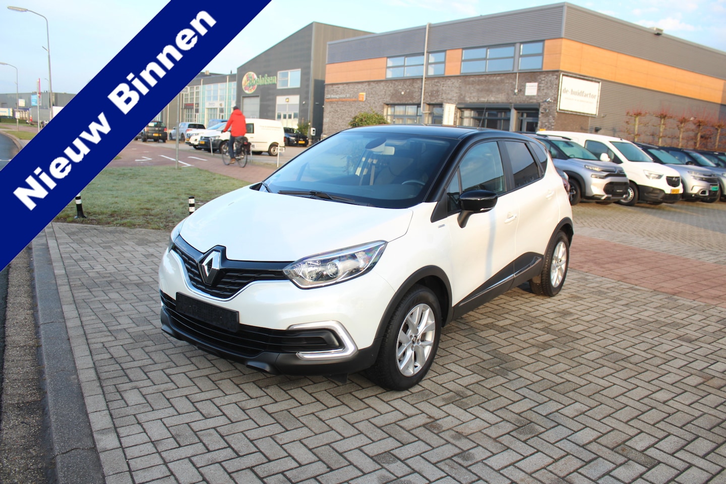 Renault Captur - 1.3 TCe Intens Clima-Cruise-Navi-Parkeersensoren - AutoWereld.nl