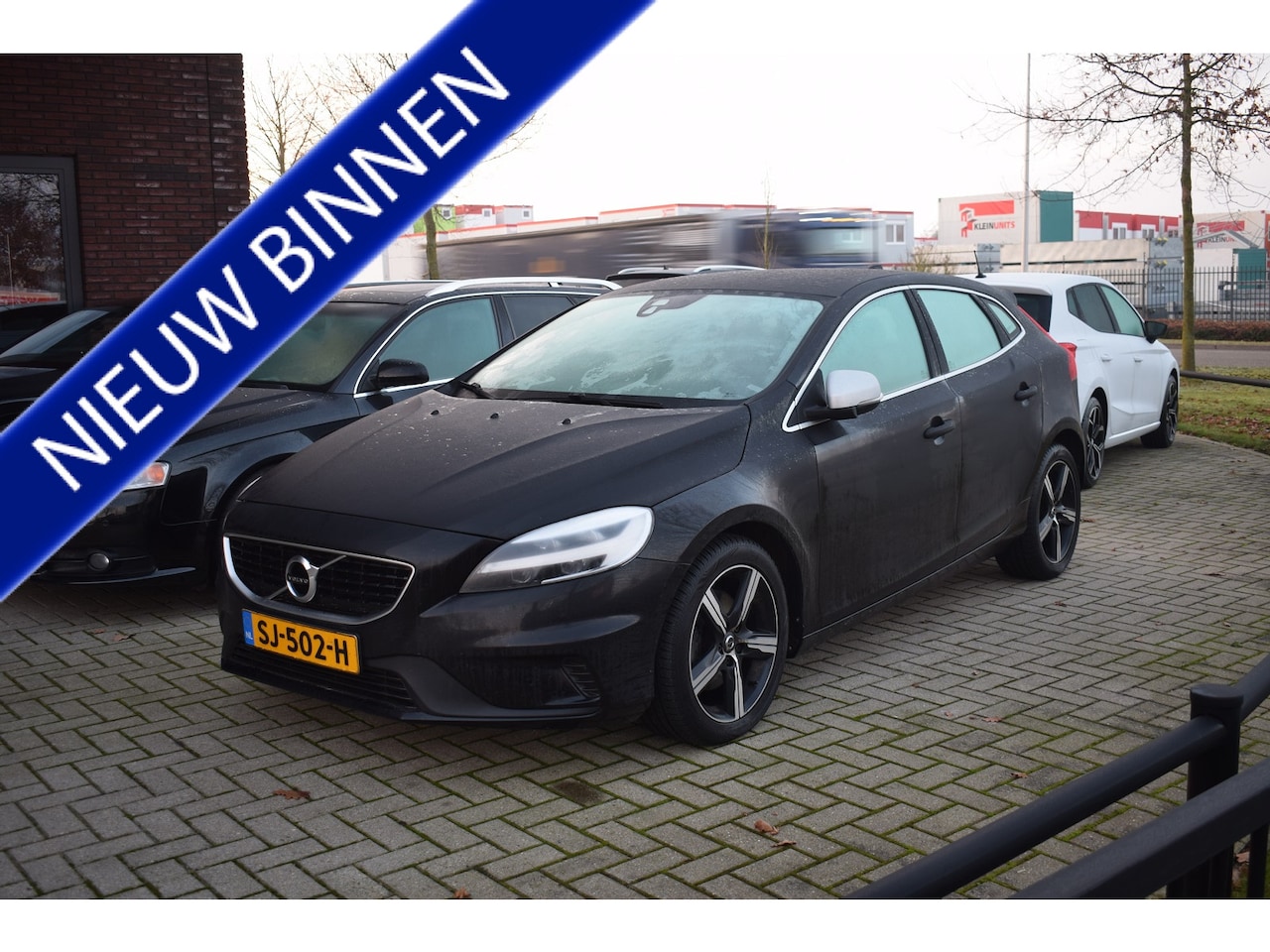 Volvo V40 - 2.0 T4 191pk R-Design | Trekhaak - AutoWereld.nl