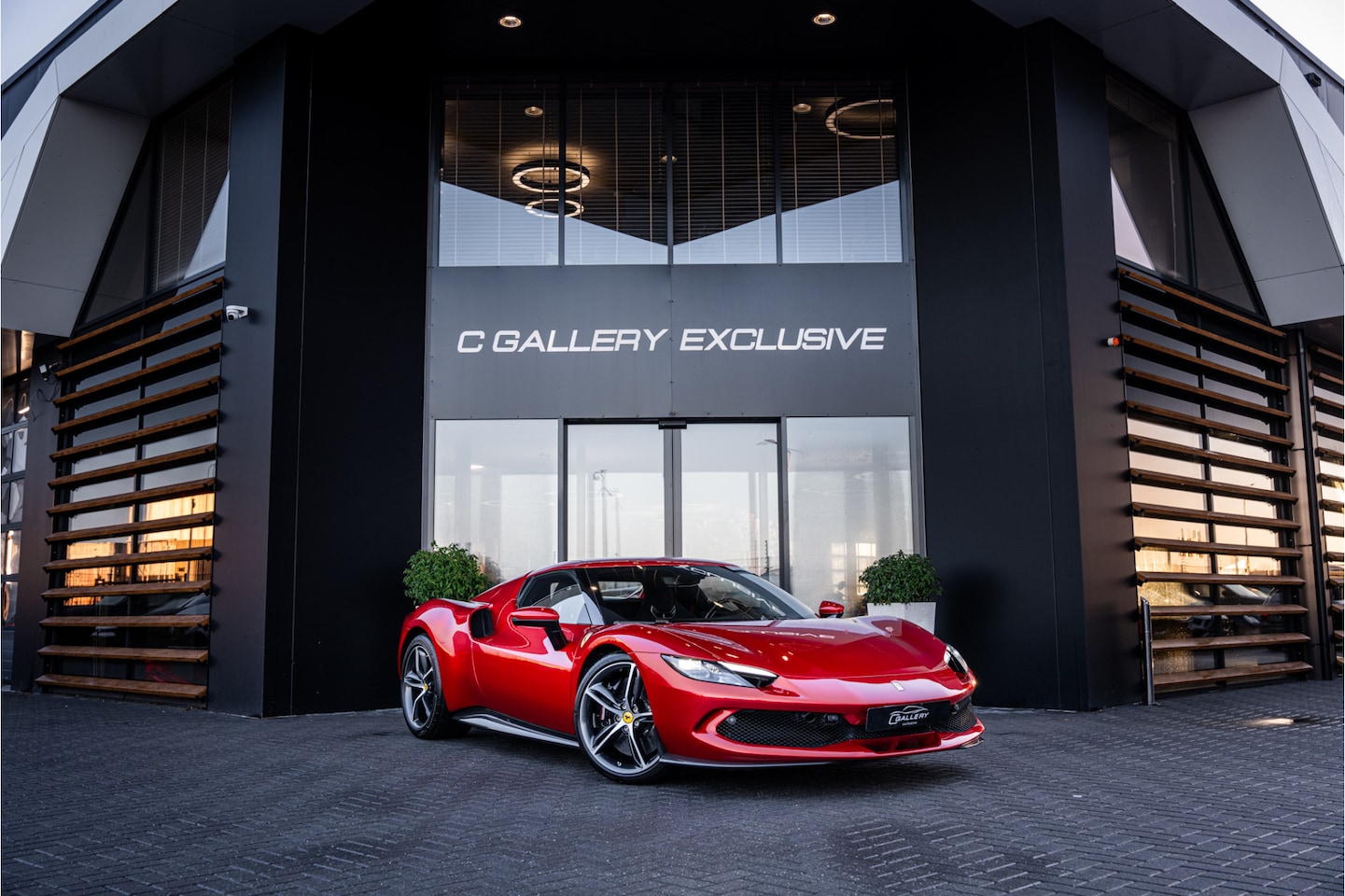 Ferrari 296 GTB - 3.0 V6 - Rosso Imola | Origineel NL | Lift | Memory - AutoWereld.nl