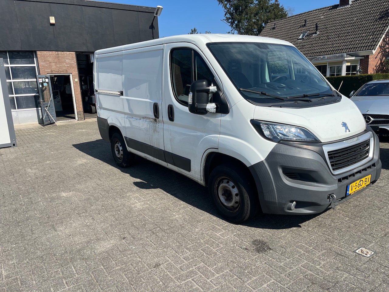 Peugeot Boxer - 330 2.0 BlueHDI L1H1 Premium Pack dubbel schuifdeur - AutoWereld.nl