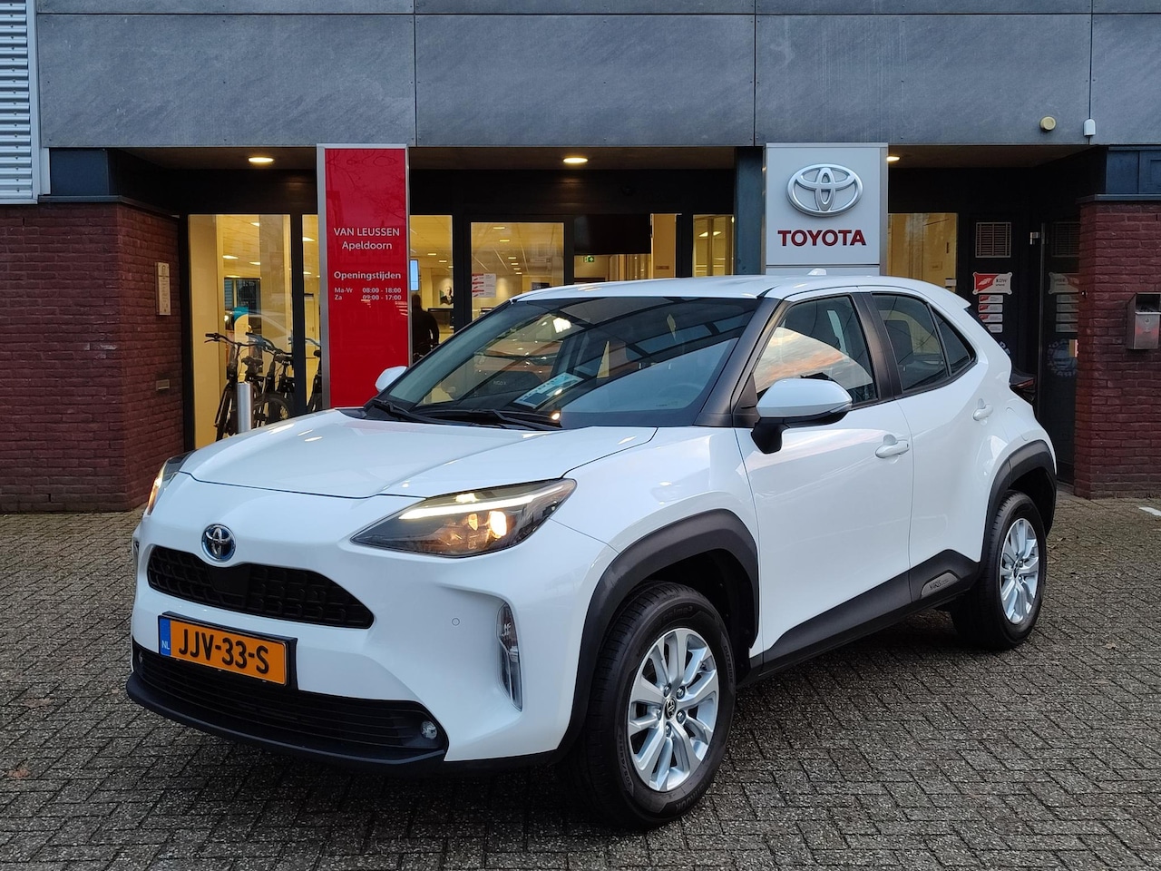 Toyota Yaris Cross - 1.5 Hybrid BUSINESS PLUS KEYLESS NAVI PARK-SENSOREN CLIMA AD-CRUISE APPLE/ANDROID CAMERA 1 - AutoWereld.nl