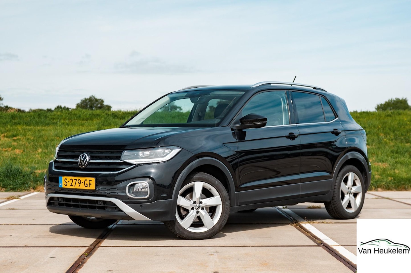 Volkswagen T-Cross - 1.5 TSI DSG Style | ALL SEASON BANDEN | TREKHAAK | CAMERA | CLIMA | APPLE CAR PLAY - AutoWereld.nl