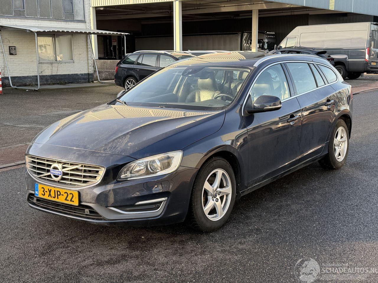 Volvo V60 - V-60 2.0 D4 Summum Dak Clima PDC - AutoWereld.nl