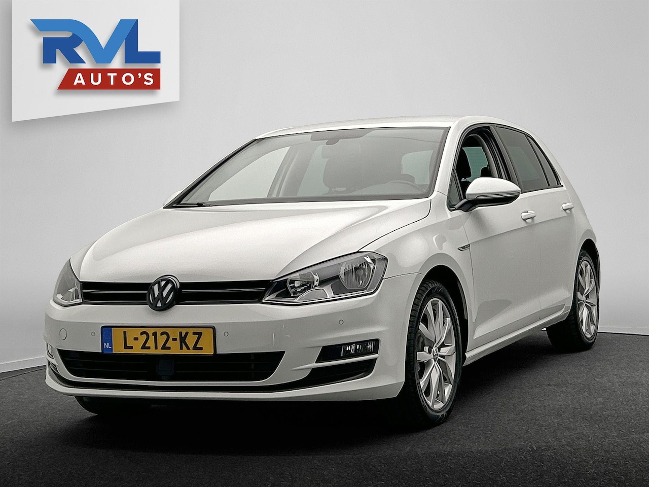 Volkswagen Golf - 1.2 TSI Business Edition | Trekhaak | Adaptieve Cruise Control Camera carplay Climate Lane - AutoWereld.nl