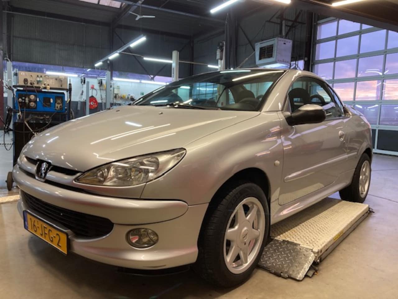 Peugeot 206 - 1.6i 16v Cabrio, Nieuwe APK, All-in prijs! - AutoWereld.nl