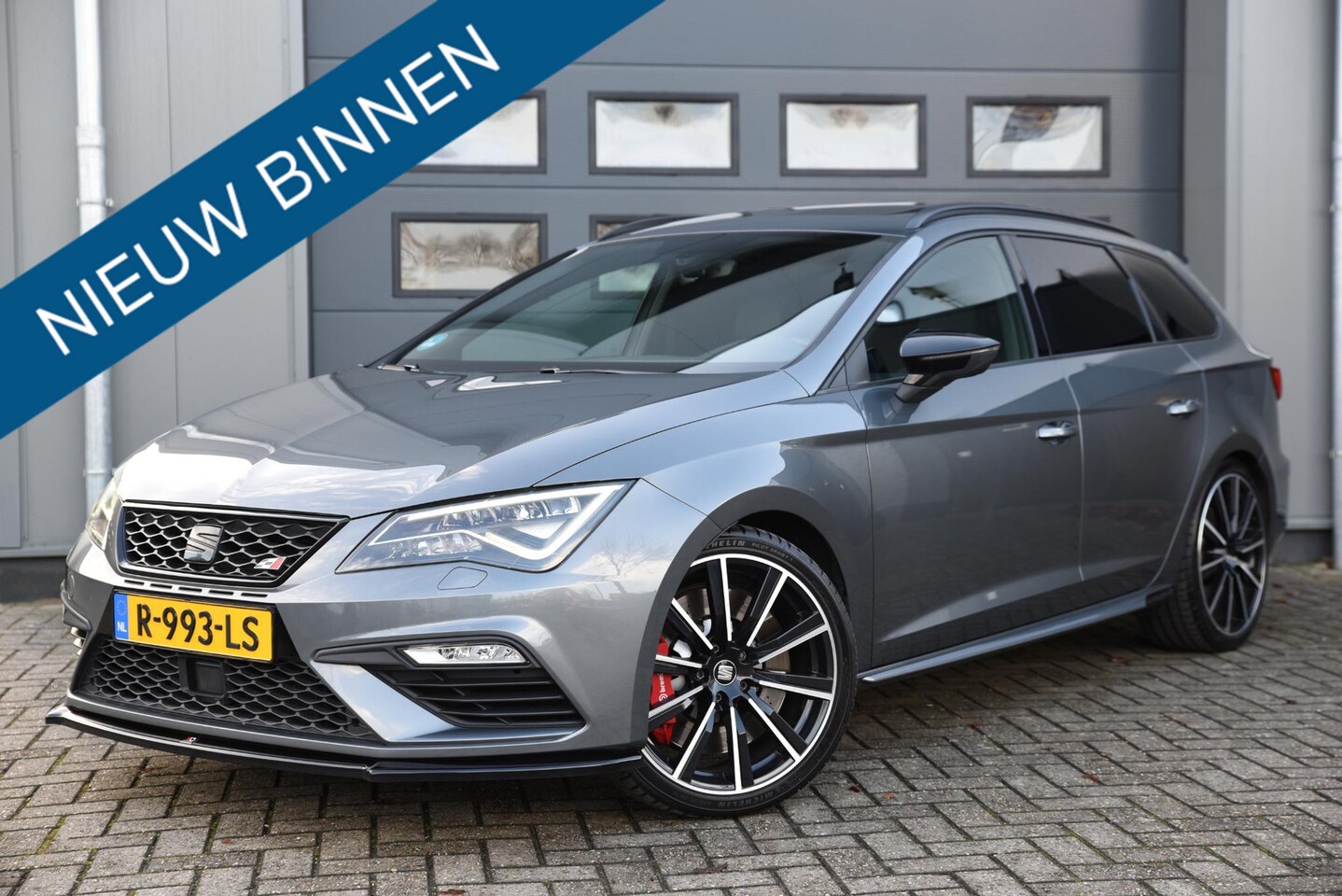 SEAT Leon ST - 2.0 TSI CUPRA 300 Performance - Pano - AutoWereld.nl