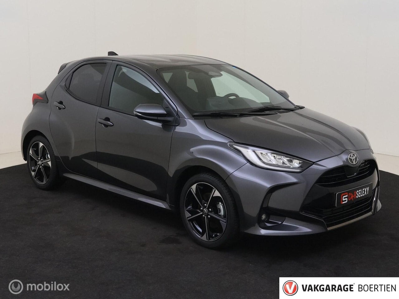 Toyota Yaris - 1.5 Hybrid 130 Executive ( Nieuw 10 km ) - AutoWereld.nl