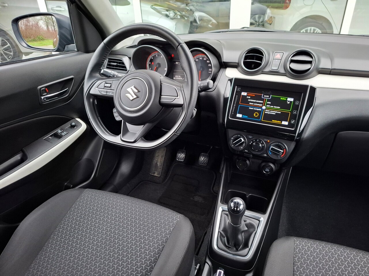 Suzuki Swift - Android auto/Apple carplay/Bluetooth/Camera/Airco/Stoelverwarming - AutoWereld.nl