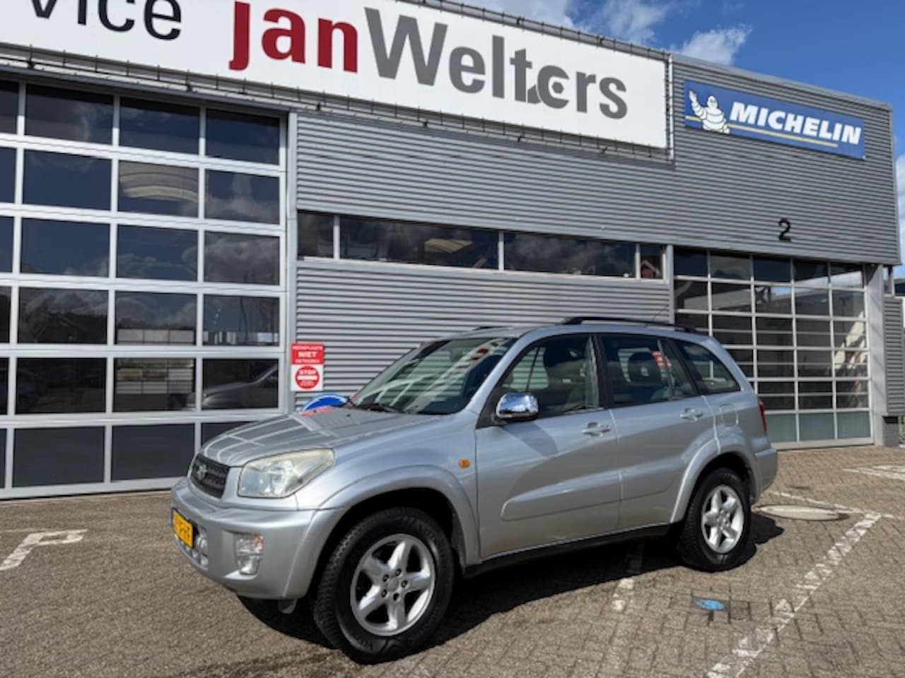 Toyota RAV4 - 2.0 I 5D LINEA SOL 4WD - AutoWereld.nl