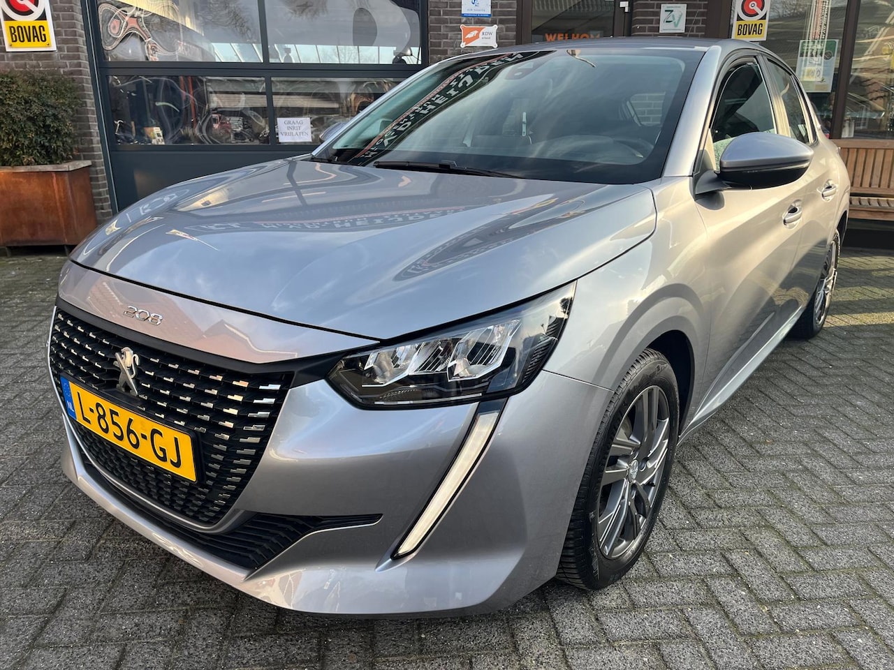 Peugeot 208 - 1.2 Active CarPlay Navigatie PDC - AutoWereld.nl